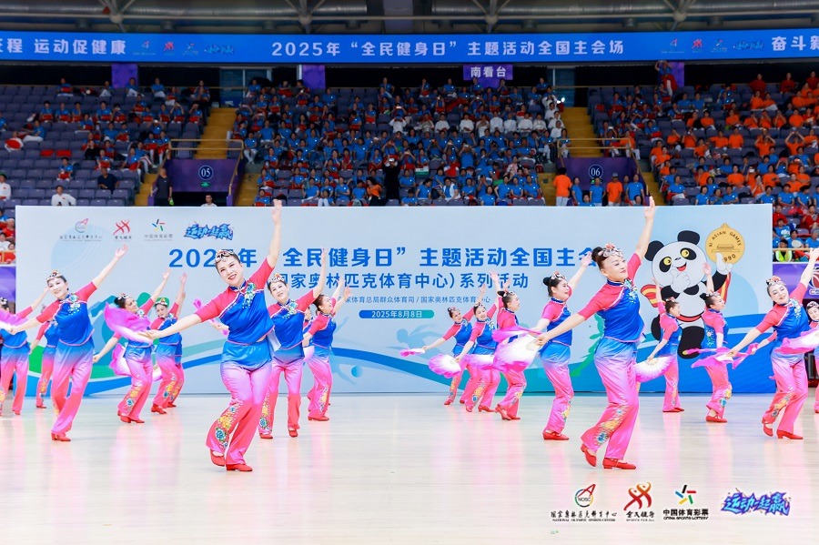 体操世锦赛中国金花发挥喜人：张清颖进两项决赛，辣妹邓娅兰跳马第二